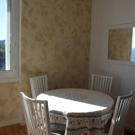 Picouveau Apartment